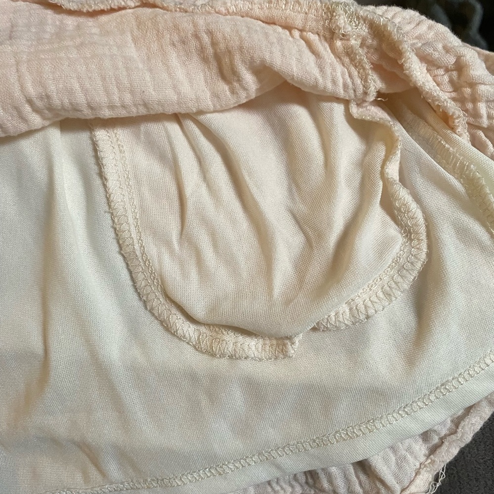 Listicle Ruffle Cream High Rise Shorts L - Picture 7 of 8